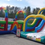 Fotografie 1. Skákací a prolézací hrad – PŘEKÁŽKOVÁ PESTROBAREVNÁ DRÁHA (extra maxi)