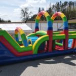 Fotografie 13. Skákací a prolézací hrad – PŘEKÁŽKOVÁ PESTROBAREVNÁ DRÁHA (extra maxi)